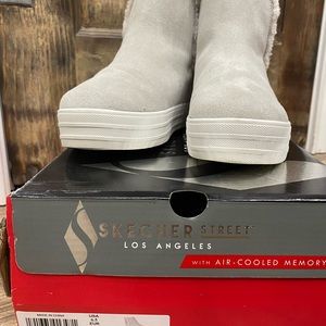 skechers double up over the edge